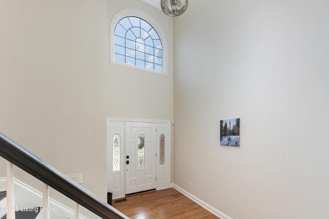 6205 Elizabeth Ct, Prospect, KY 40059 - entryway featuring wood finished floors and a towering ceiling