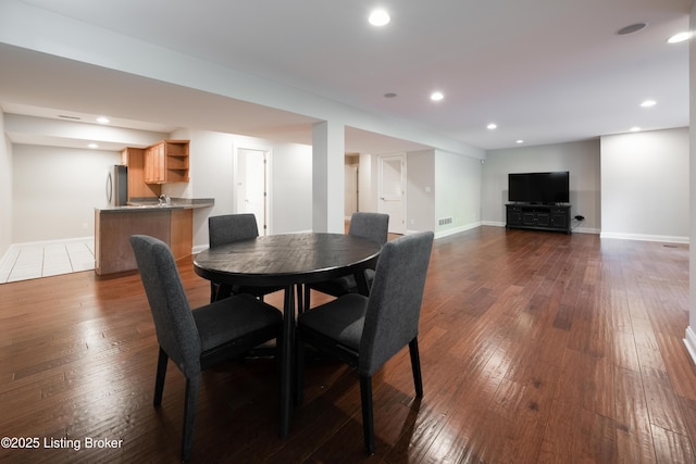 6205 Elizabeth Ct, Prospect, KY 40059 - dining space with dark wood-style flooring, recessed lighting, and bar with sink