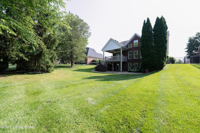 6205 Elizabeth Ct, Prospect, KY 40059 - view of yard with a balcony