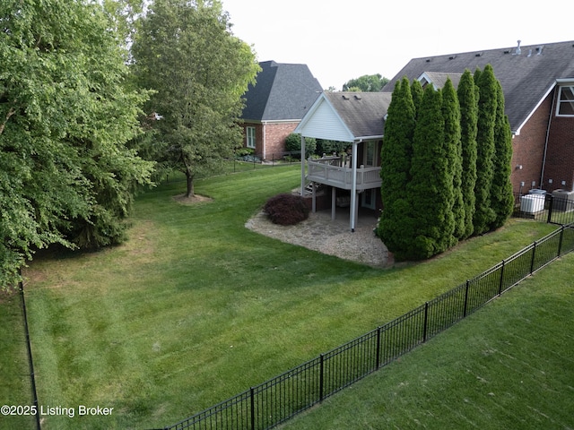 6205 Elizabeth Ct, Prospect, KY 40059 - fenced backyard featuring a wooden deck