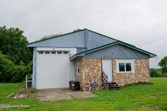 9115 Independence School Rd, Louisville, KY 40228 - rear view of property featuring entry steps, stone siding, a lawn, and a detached garage