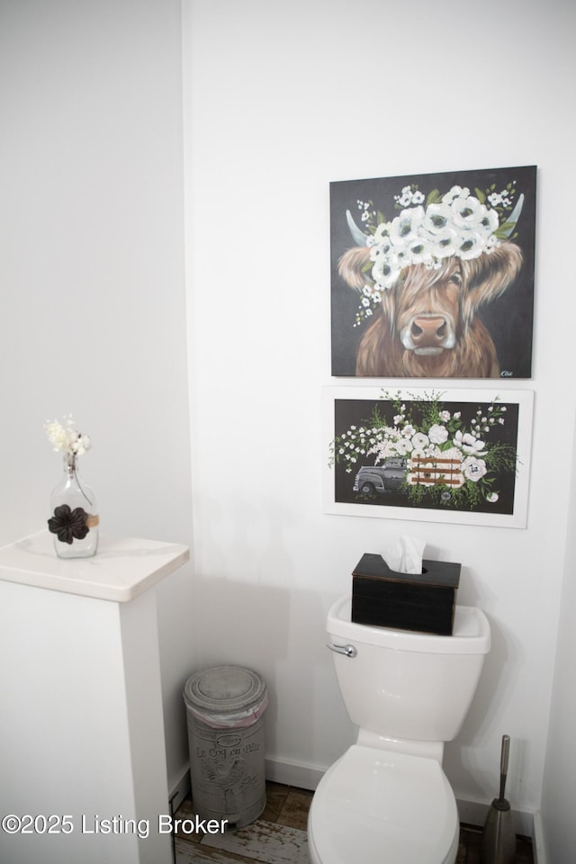 9115 Independence School Rd, Louisville, KY 40228 - bathroom featuring baseboards and toilet