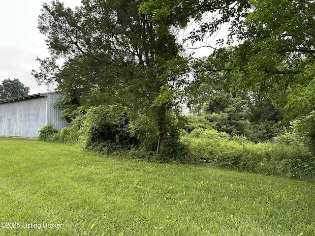 9115 Independence School Rd, Louisville, KY 40228 - view of green lawn featuring an outbuilding and a pole building