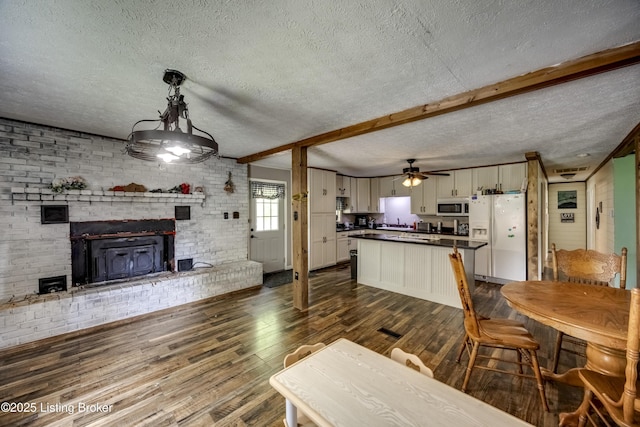 94 Buckhorn Ln, Leitchfield, KY 42754 - living area featuring a textured ceiling, dark wood-type flooring, and ceiling fan