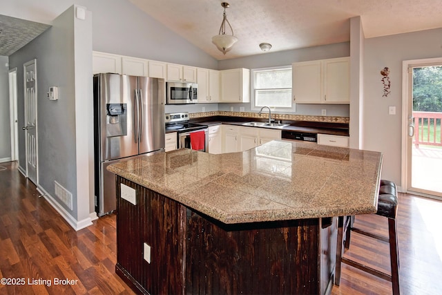 4503 Fallen Apple Ln, Louisville, KY 40218