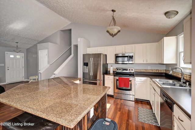 4503 Fallen Apple Ln, Louisville, KY 40218