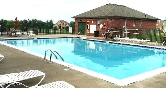 116 N Howard St, Bardstown, KY 40004 - community pool with a patio