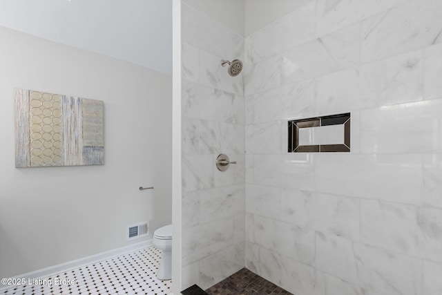5515 Hempstead Rd, Louisville, KY 40207 - bathroom with a tile shower and toilet