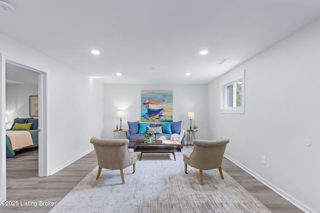 5515 Hempstead Rd, Louisville, KY 40207 - living area with wood finished floors and recessed lighting