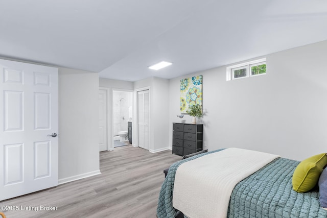 5515 Hempstead Rd, Louisville, KY 40207 - bedroom featuring wood finished floors, ensuite bathroom, and a closet