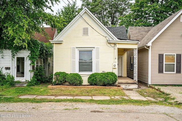 2113 Willow St, New Albany, IN 47150 - shotgun-style home featuring a shingled roof