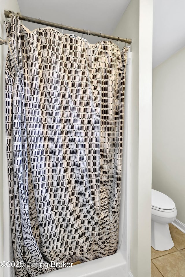 3408 Acacia Ave, Shepherdsville, KY 40165 - bathroom view of curtained shower
