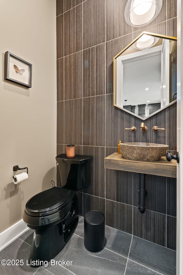 104 Howard Ln, Jeffersonville, IN 47130 - bathroom featuring toilet and a sink