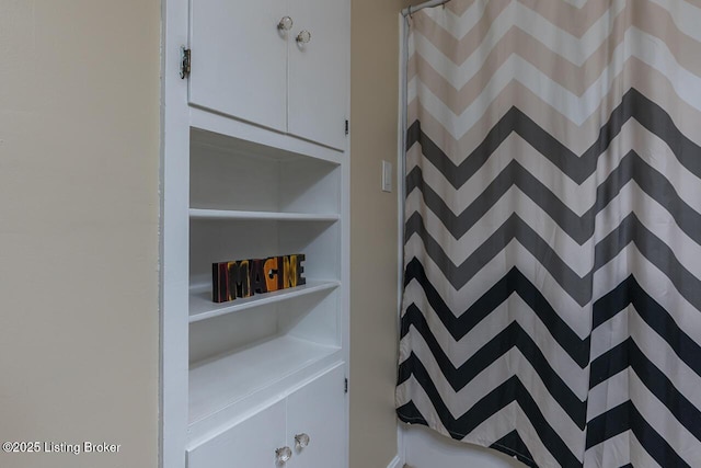329 Robin Rd, Elizabethtown, KY 42701 - full bath featuring a shower with curtain