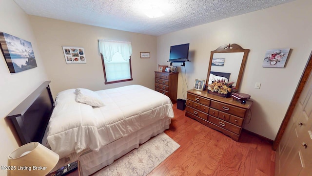 2149 Shrewsbury Rd, Leitchfield, KY 42754 - bedroom featuring wood finished floors and a textured ceiling