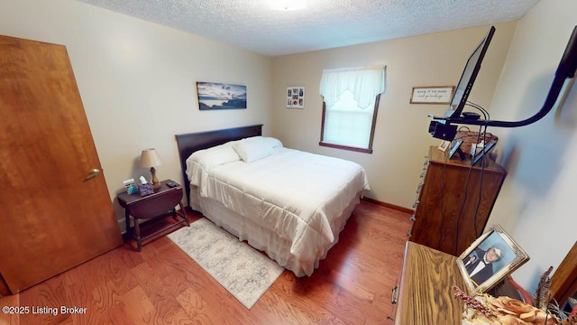 2149 Shrewsbury Rd, Leitchfield, KY 42754 - bedroom featuring wood finished floors and a textured ceiling