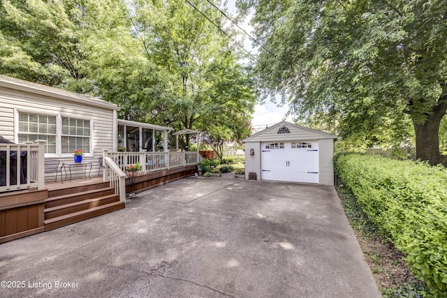 3119 Bobolink Rd, Louisville, KY 40213 - detached garage with concrete driveway