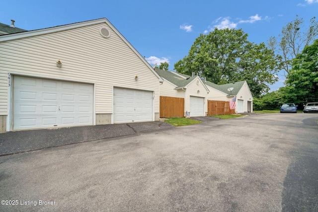 9415 Bayberry Green Ln, Louisville, KY 40291 - photo 32