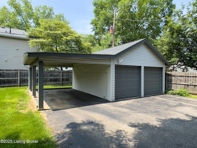 3615 Hycliffe Ave, Louisville, KY 40207 - garage with a garage