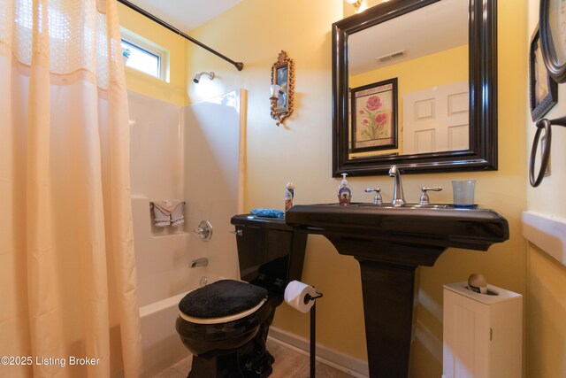 115 Canewood Blvd, Georgetown, KY 40324 - full bathroom with shower / tub combo with curtain and toilet
