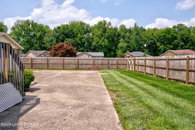 11208 Hasbrook Ct, Louisville, KY 40229 - fenced backyard with a patio