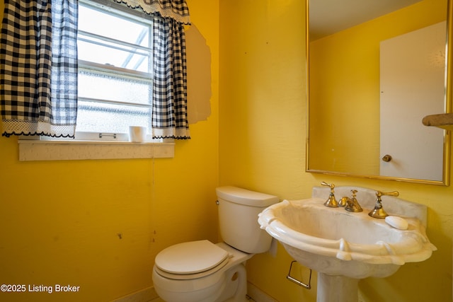 7906 Brynwood Ct, Louisville, KY 40291 - half bathroom featuring toilet and a sink