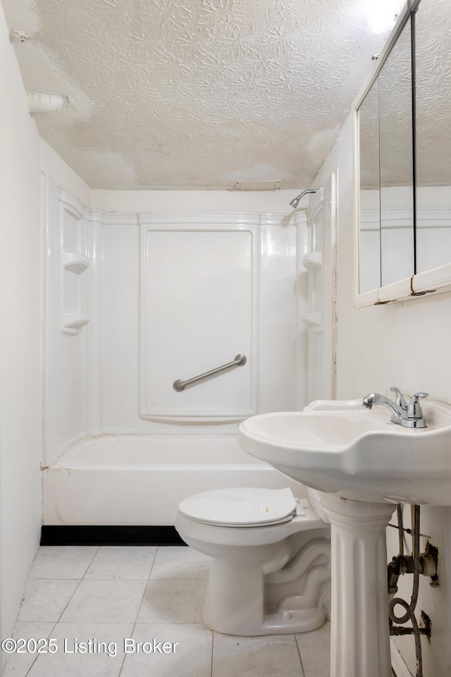 1833 Farnsley Rd, Louisville, KY 40216 - full bath with a textured ceiling and bathtub / shower combination