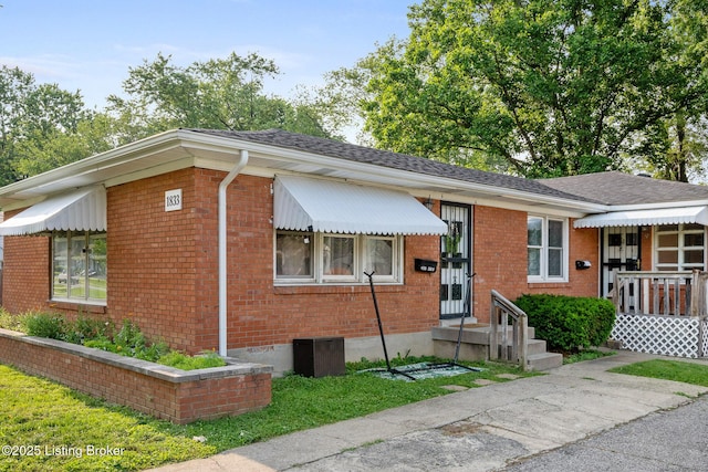 1833 Farnsley Rd, Louisville, KY 40216 - ranch-style house with brick siding