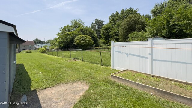 116 E Southern Heights Ave, Louisville, KY 40214 - fenced backyard featuring a garden