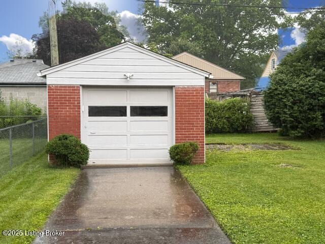 230 Tyne Rd, Louisville, KY 40207 - garage with concrete driveway