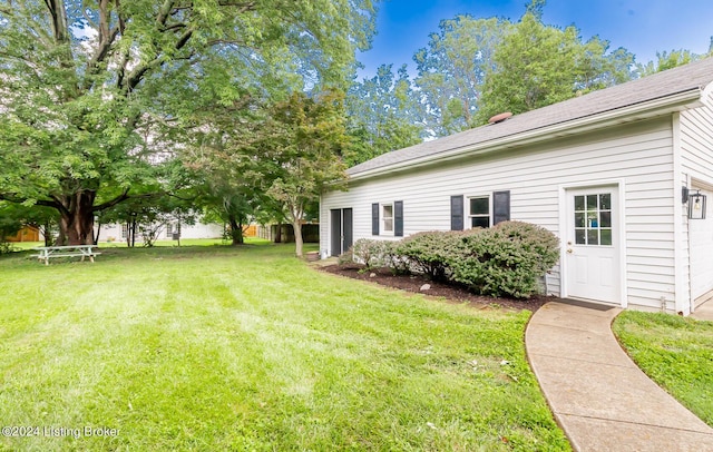 8613 Whipps Bend Rd, Bellemeade, KY 40222 - view of grassy yard