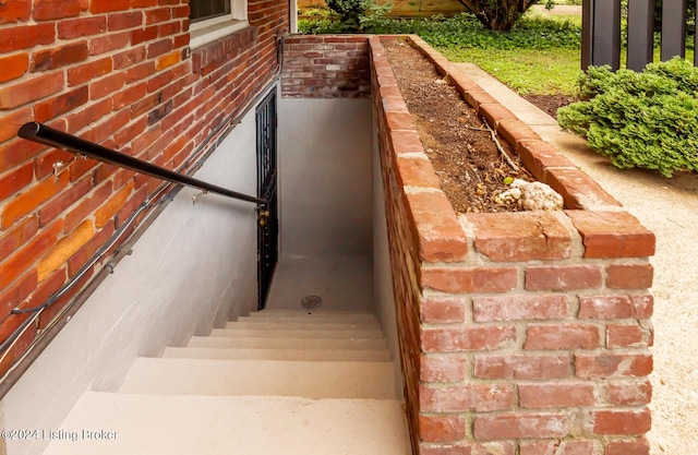 8613 Whipps Bend Rd, Bellemeade, KY 40222 - view of staircase