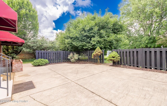 8613 Whipps Bend Rd, Bellemeade, KY 40222 - view of patio / terrace
