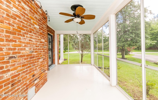 8613 Whipps Bend Rd, Bellemeade, KY 40222 - unfurnished sunroom featuring ceiling fan