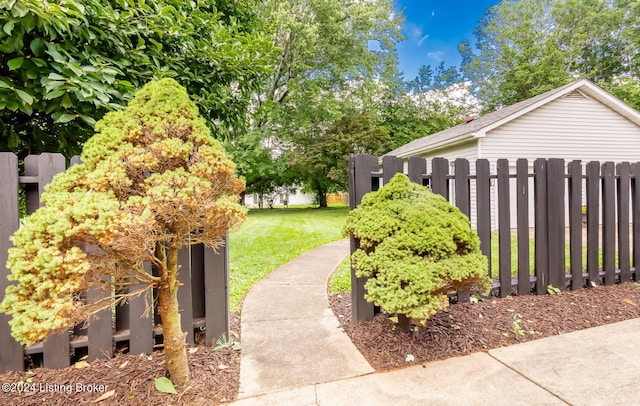 8613 Whipps Bend Rd, Bellemeade, KY 40222 - view of yard