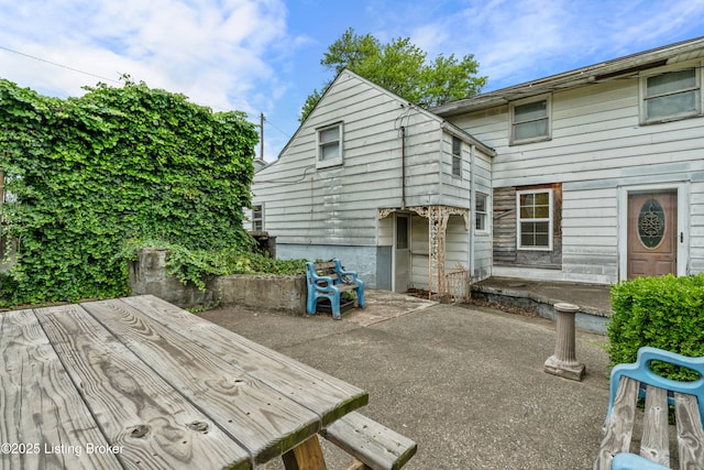 1736 W Gaulbert Ave, Louisville, KY 40210 - back of house with a patio area