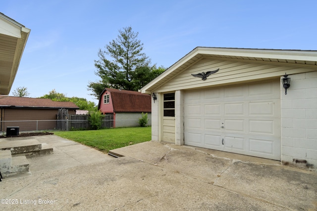 6325 Hackberry Way, Louisville, KY 40229 - garage with driveway