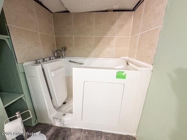 2866 Sunbeam Rd, Leitchfield, KY 42754 - bathroom with a bathtub