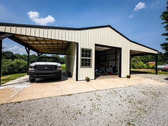 2866 Sunbeam Rd, Leitchfield, KY 42754 - garage featuring a garage and driveway