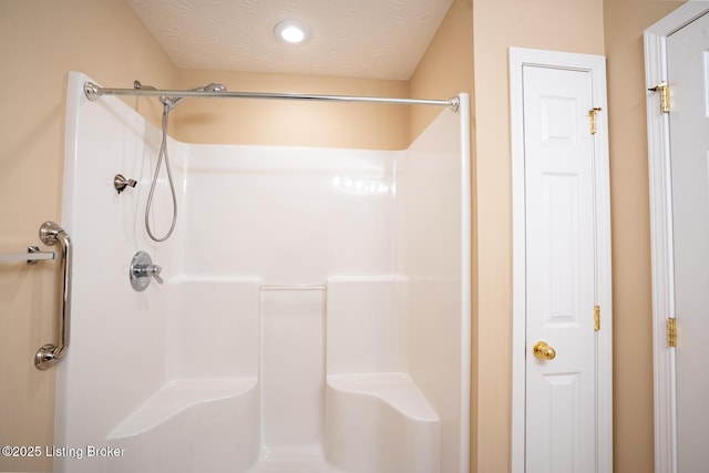 1003 Persimmon Pl, La Grange, KY 40031 - full bathroom featuring a shower and recessed lighting