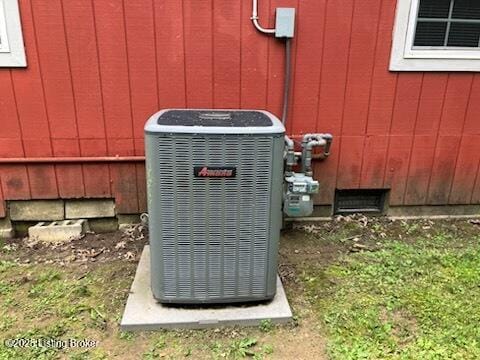 1102 W Hebron Ln, Shepherdsville, KY 40165 - exterior view of a central air condition unit