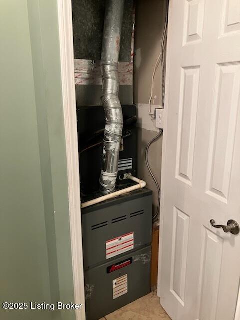 1102 W Hebron Ln, Shepherdsville, KY 40165 - view of utility room
