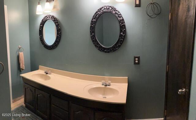 1102 W Hebron Ln, Shepherdsville, KY 40165 - bathroom featuring double vanity