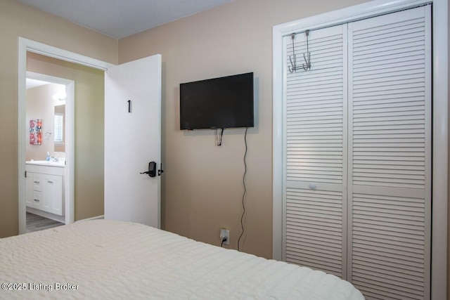 10563 S Dixie Hwy, Sonora, KY 42776 - bedroom with a closet and connected bathroom
