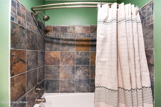 7327 Sideoats Dr, Crestwood, KY 40014 - full bath featuring shower / bath combination with curtain