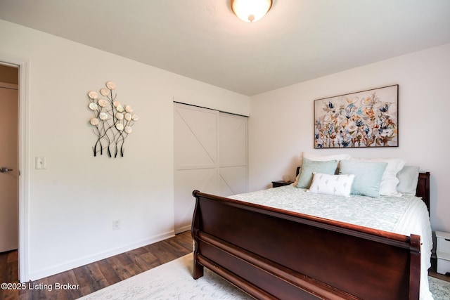 7327 Sideoats Dr, Crestwood, KY 40014 - bedroom featuring wood finished floors and baseboards