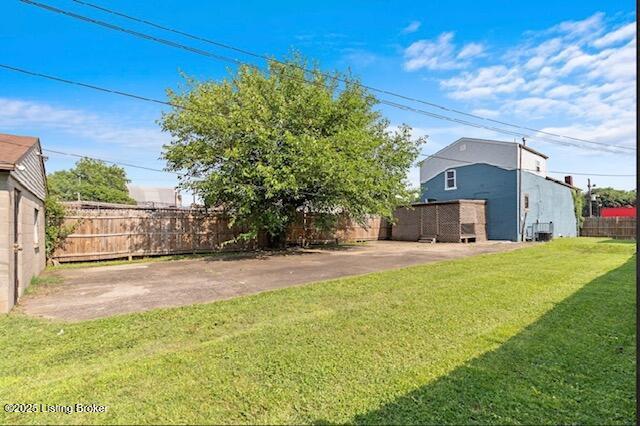 2215 W Jefferson St, Louisville, KY 40212 - view of fenced yard