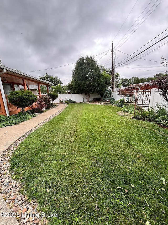 2707 Sharon Way, Louisville, KY 40220 - view of yard