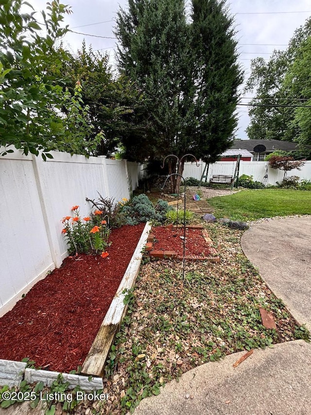 2707 Sharon Way, Louisville, KY 40220 - view of fenced backyard