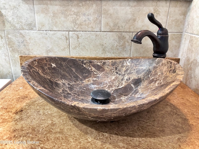 2406 Bradley Ave, Louisville, KY 40217 - bathroom view